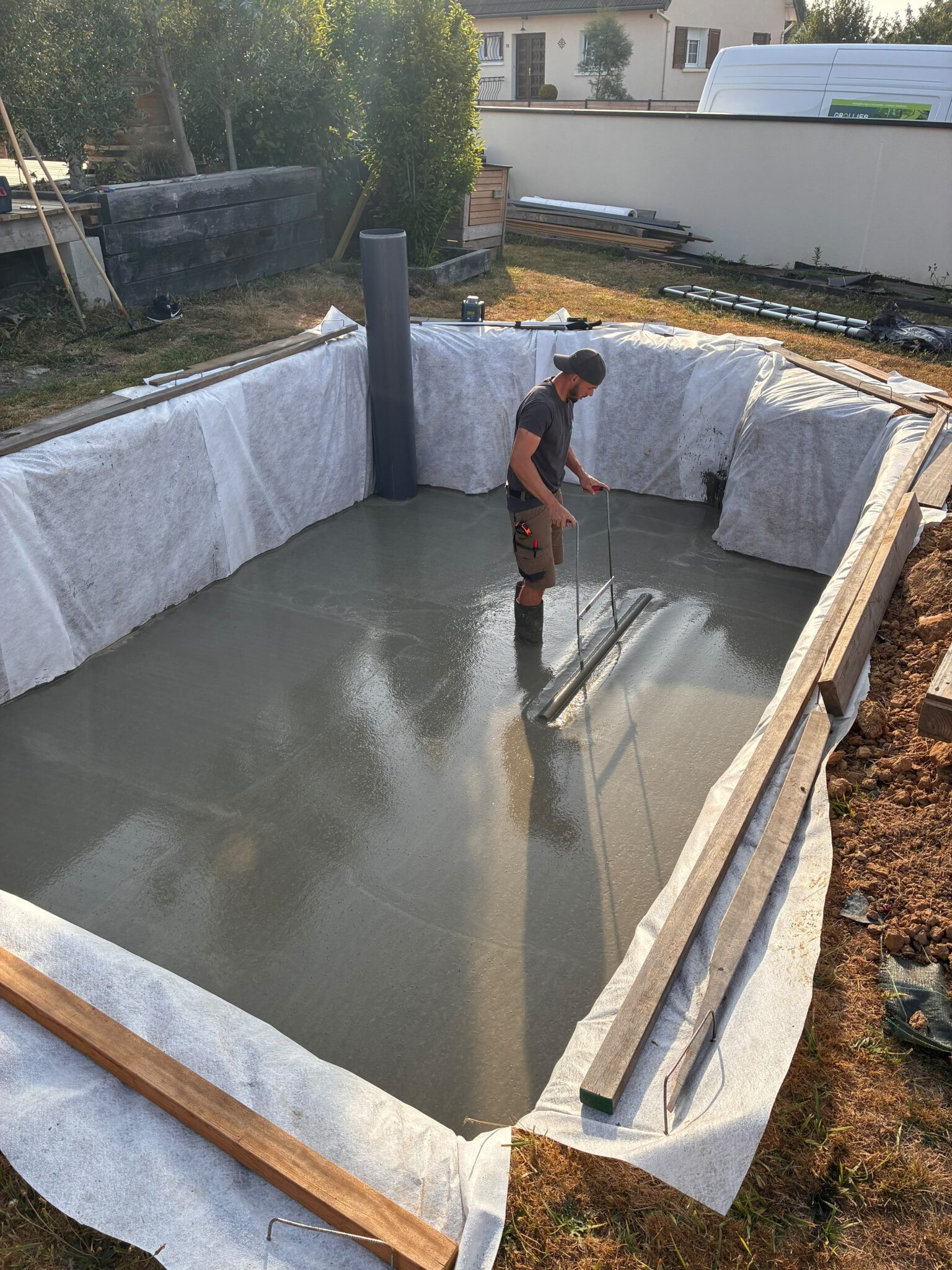 Mattéo Grollier sur un chantier d'aménagement