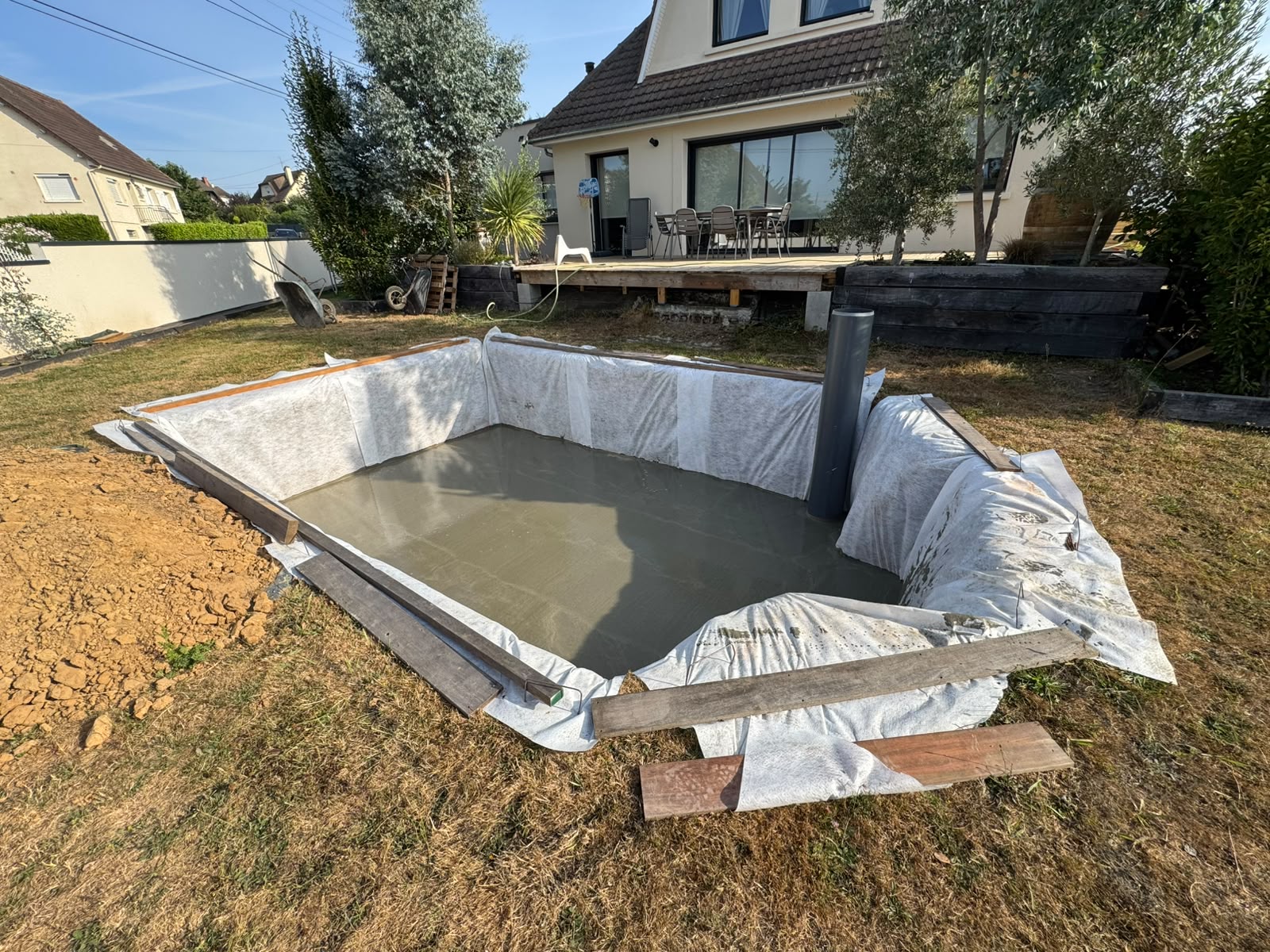 Terrassement pour la pose d'une cuve de récupération d'eau de pluie